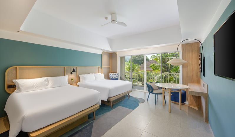 09 Premium Deluxe Pool View 04